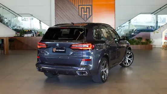 BMW-X5-2021