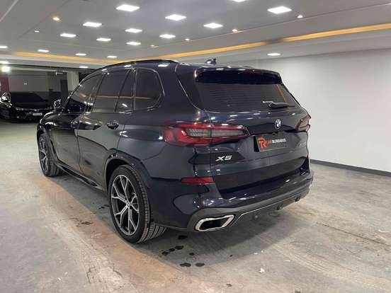 BMW-X5-2021
