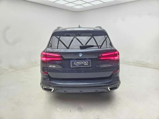 BMW-X5-2021