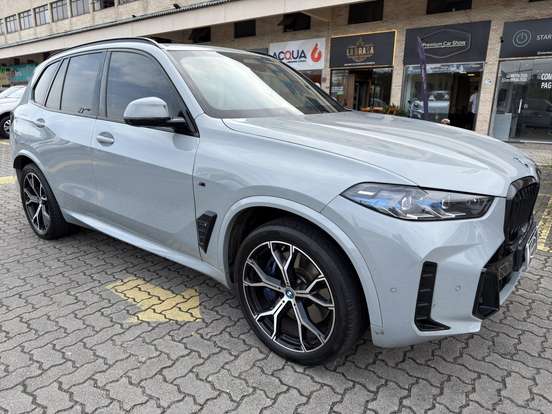 BMW-X5-3.0 I6 TURBO HÍBRIDO XDRIVE50E M SPORT AUTOMÁTICO BMW-X5-2023