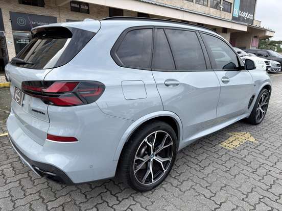 BMW-X5-3.0 I6 TURBO HÍBRIDO XDRIVE50E M SPORT AUTOMÁTICO BMW-X5-2023