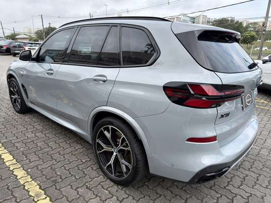 BMW-X5-3.0 I6 TURBO HÍBRIDO XDRIVE50E M SPORT AUTOMÁTICO BMW-X5-2023