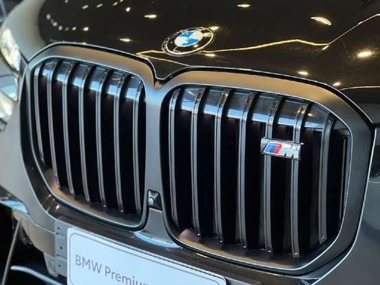 BMW-X7-2023
