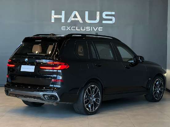 BMW-X7-2023