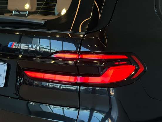 BMW-X7-4.4 V8 GASOLINA M60i STEPTRONIC BMW-X7-2023