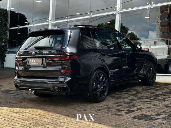 BMW-X7-2024