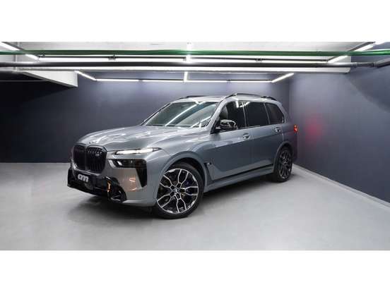 BMW-X7-2024