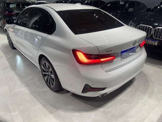 BMW-320i-2020