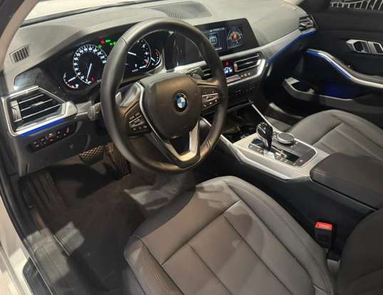 BMW-320i-2020