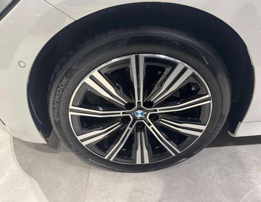 BMW-320i-2020