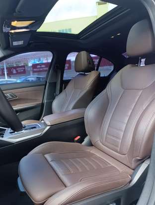 BMW-320i-2023