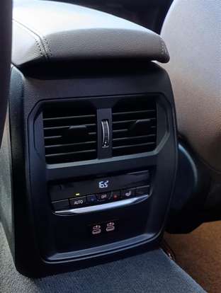 BMW-320i-2023