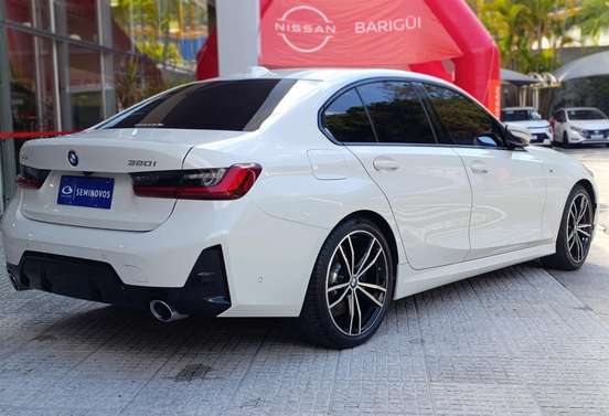 BMW-320i-2023