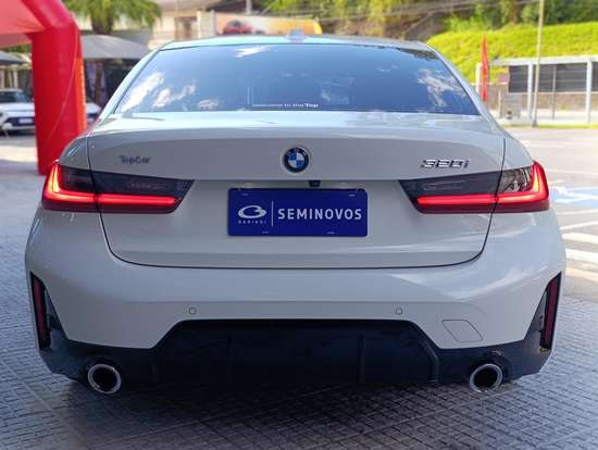 BMW-320i-2023