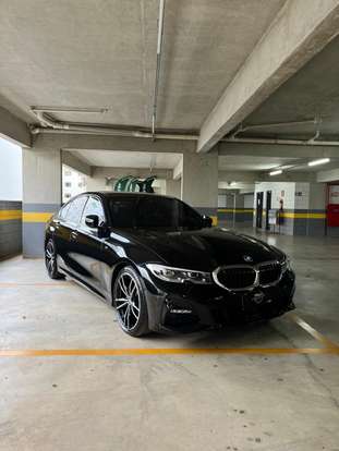 BMW-320i-2022