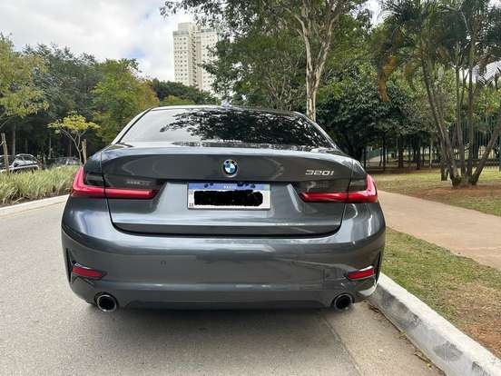 BMW-320i-2019