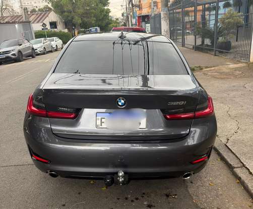 BMW-320i-2020