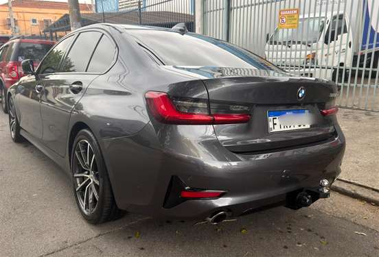 BMW-320i-2020