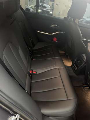 BMW-320i-2020