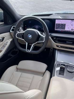 BMW-330e-2025