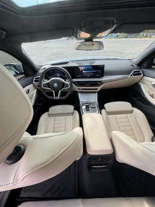 BMW-330e-2025