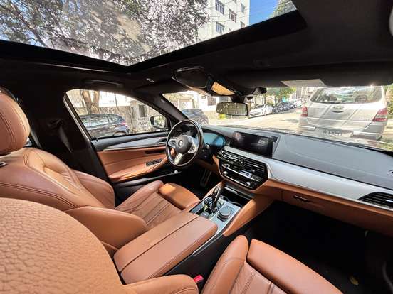 BMW-530e-2019