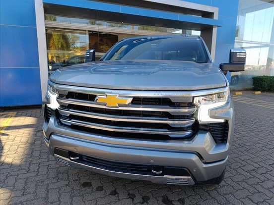 CHEVROLET-SILVERADO-5.3 V8 GASOLINA 1500 HIGH COUNTRY 4X4 AUTOMÁTICO CHEVROLET-SILVERADO-2025