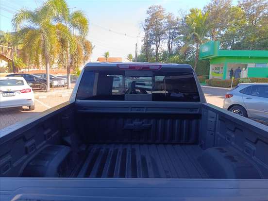 CHEVROLET-SILVERADO-5.3 V8 GASOLINA 1500 HIGH COUNTRY 4X4 AUTOMÁTICO CHEVROLET-SILVERADO-2025