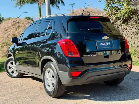 CHEVROLET-TRACKER-2017