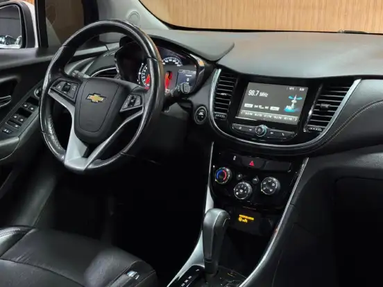 CHEVROLET-TRACKER-2018