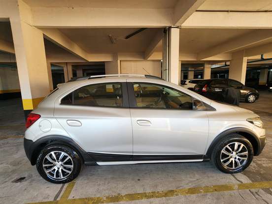 CHEVROLET-ONIX-2018