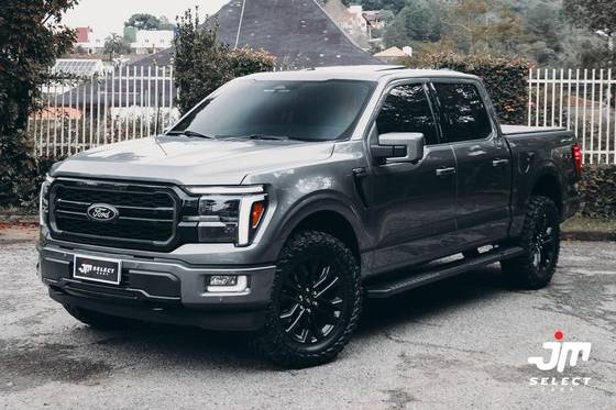 FORD F-150 5.0 V8 GASOLINA CD LARIAT BLACK FX4 AUTOMÁTICO