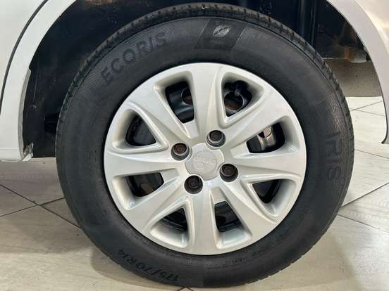 FORD-FIESTA-1.0 ROCAM SE PLUS HATCH 8V FLEX 4P MANUAL FORD-FIESTA-2014