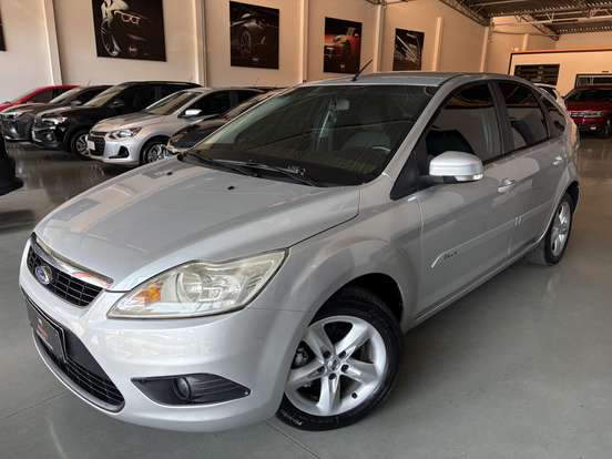 FORD-FOCUS-2010