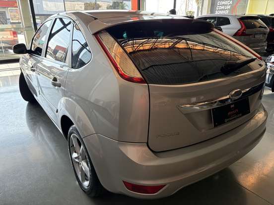 FORD-FOCUS-2010