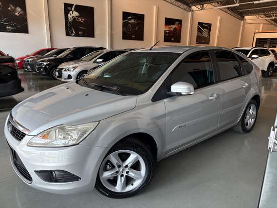 FORD-FOCUS-2010