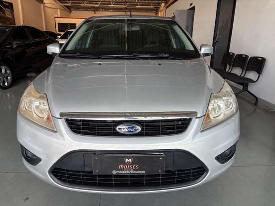 FORD-FOCUS-2010