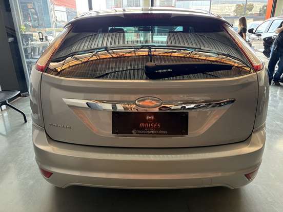 FORD-FOCUS-2010