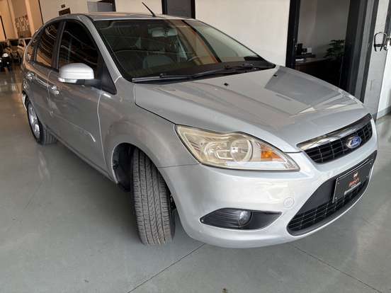 FORD-FOCUS-2010