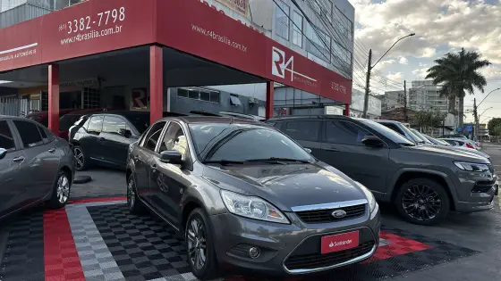 FORD FOCUS 2.0 GHIA SEDAN 16V FLEX 4P MANUAL