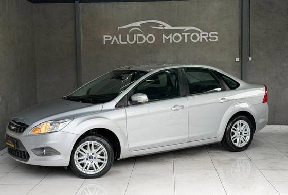 FORD FOCUS 2.0 GLX SEDAN 16V FLEX 4P MANUAL