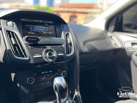 FORD-FOCUS-2015