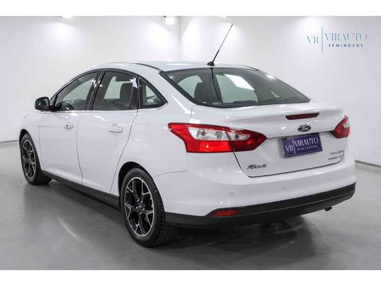 FORD-FOCUS-2014
