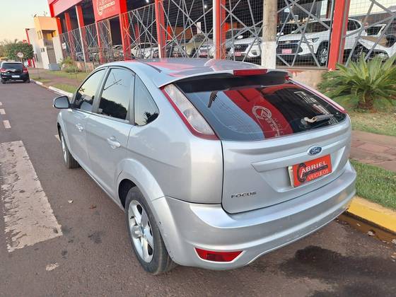 FORD FOCUS 2.0 GLX 16V FLEX 4P AUTOMÁTICO