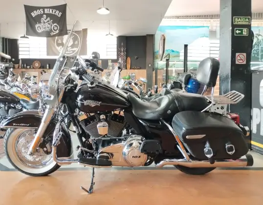 HARLEY-DAVIDSON ROAD KING CLASSIC 