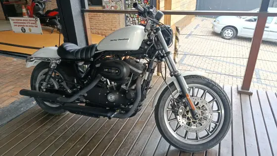 HARLEY-DAVIDSON SPORTSTER XL 883 R 
