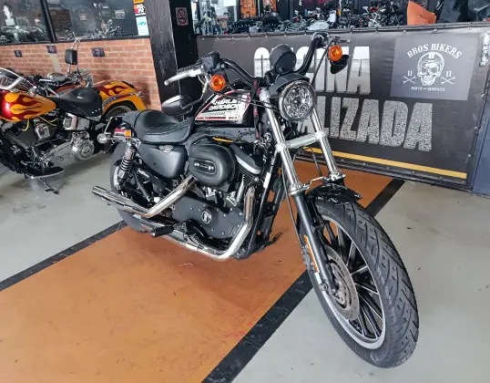 HARLEY-DAVIDSON SPORTSTER XL 883 R 
