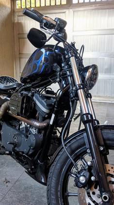 HARLEY-DAVIDSON SPORTSTER XL 883 R 