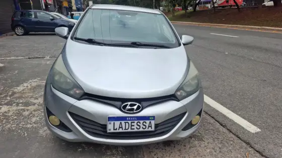 HYUNDAI HB20S 1.0 COMFORT PLUS 12V FLEX 4P MANUAL