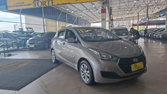 HYUNDAI HB20S 1.0 COMFORT PLUS 12V TURBO FLEX 4P MANUAL
